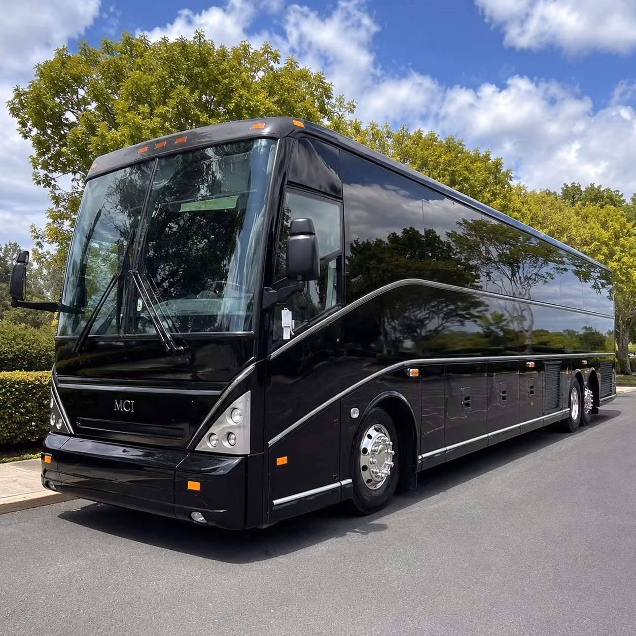 charter bus rentals for groups heading to mohegan sun arena in uncasville